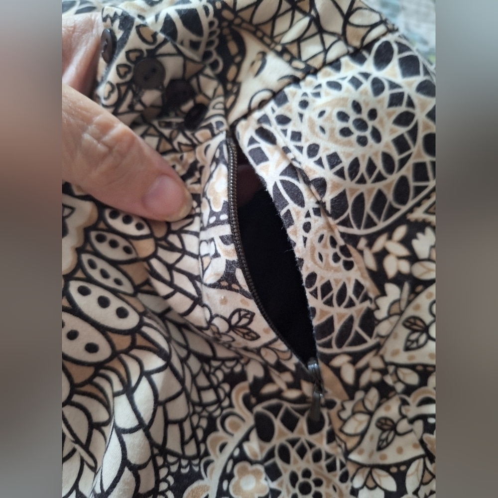 Geoffrey Beene Black and Cream Patterned Fabric - Picture 2 of 12